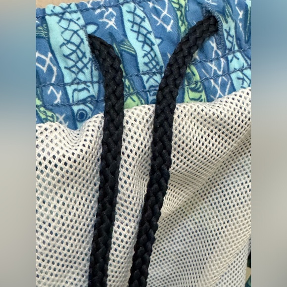 Vineyard Vines Men's Swim Trunks Shorts All over Fish Print Size XL - Picture 8 of 8